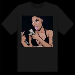 Nicki Minaj black tee. 💵